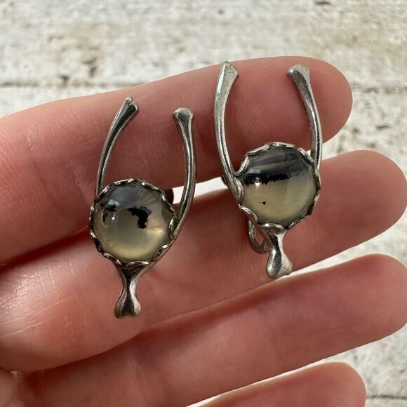 Vintage Moss Agate Wishbone Screw Back Earrings - Picture 1 of 6